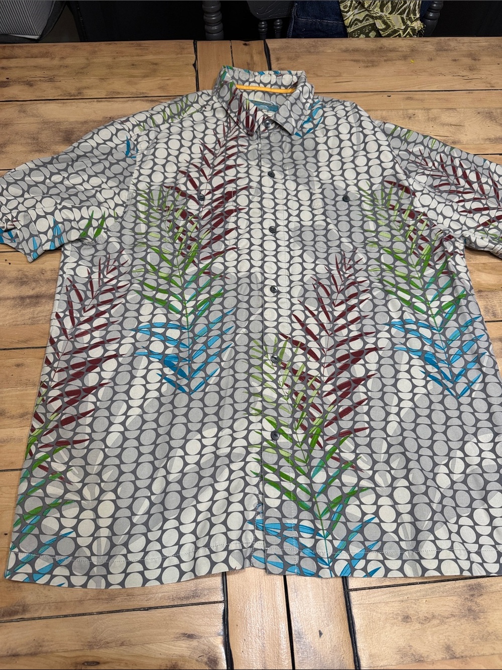 Tommy Bahama Gray Short-Sleeve Button-Down with Multicolor Fern Print - Picture 4 of 5